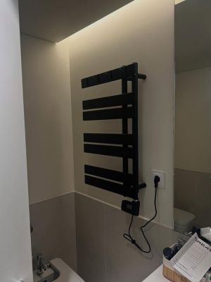 Instalação de toalheiro elétrico e tomadas