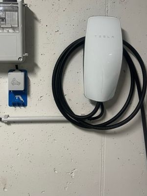 Instalação de Carregador Tesla para Veículo Elétrico